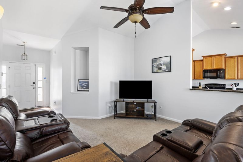 7736 Kinston St, North Charleston, SC 29418