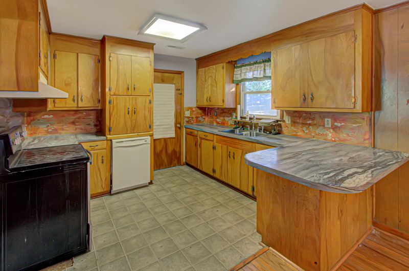 5903 Murray Dr, Hanahan, SC 29410
