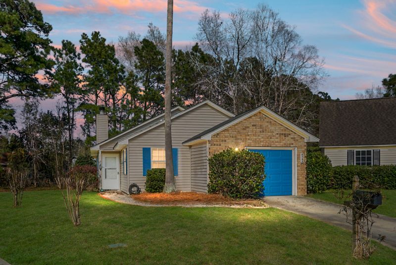 8584 Sunburst Ct, North Charleston, SC 29406