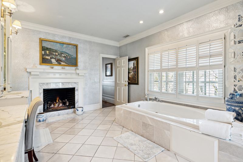 18 Murray Blvd, Charleston, SC 29401