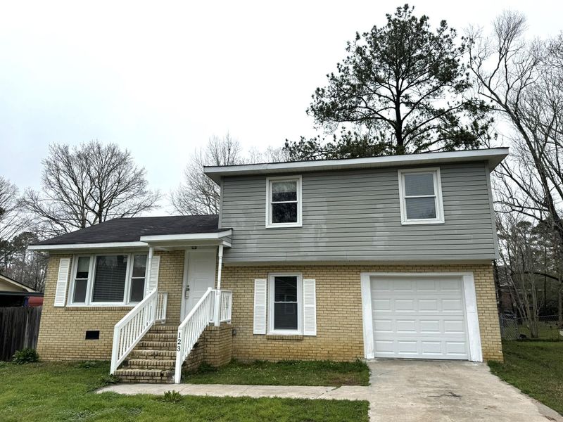 123 Waring Rd, Summerville, SC 29485