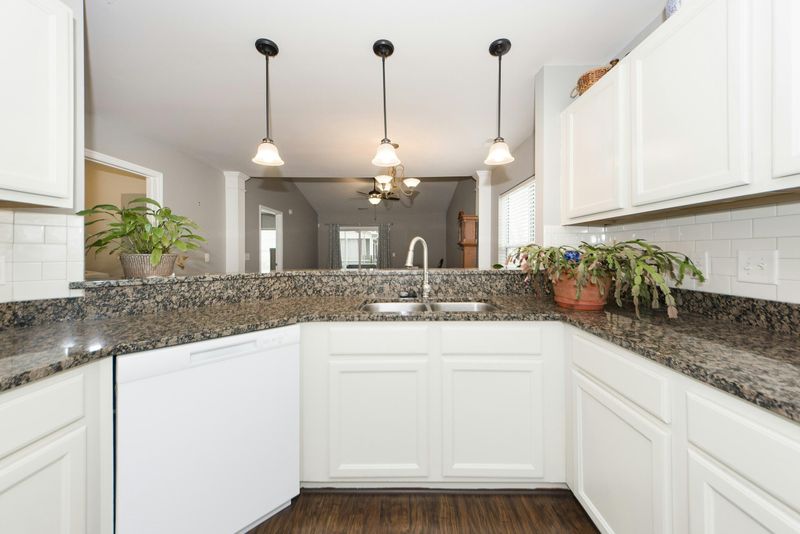 105 Barlow St, Summerville, SC 29485