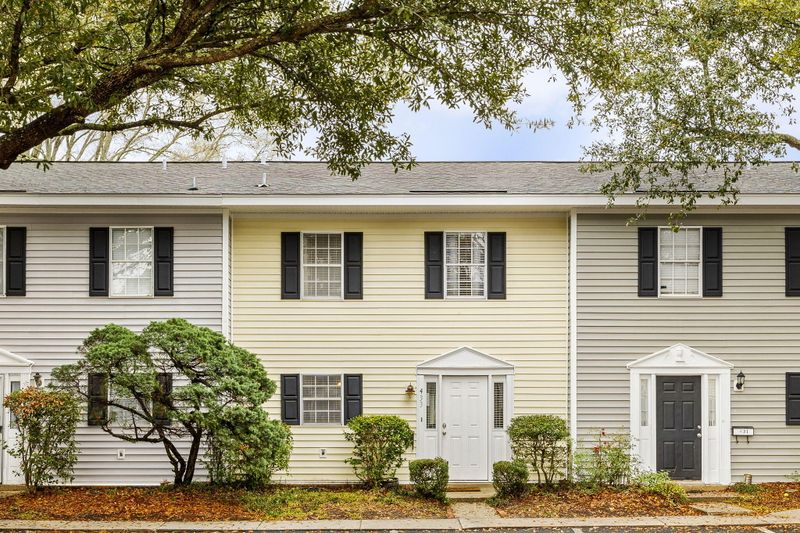 433 Carriage Ln, Mount Pleasant, SC 29464