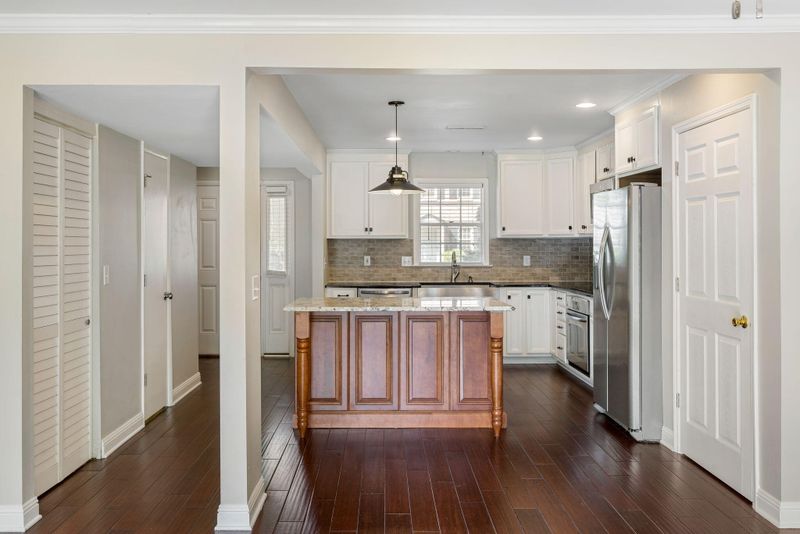 433 Carriage Ln, Mount Pleasant, SC 29464