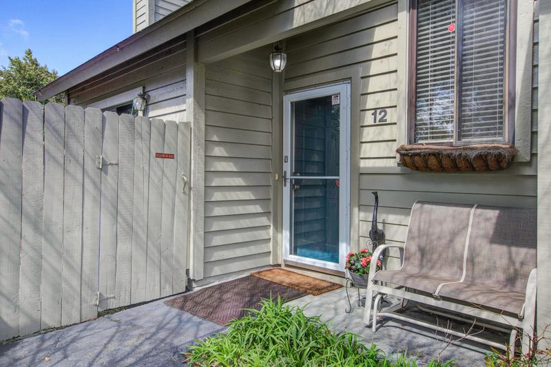 12 Maplecrest Dr, Charleston, SC 29412