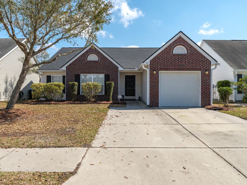 95 Avonshire Dr, Summerville, SC 29483