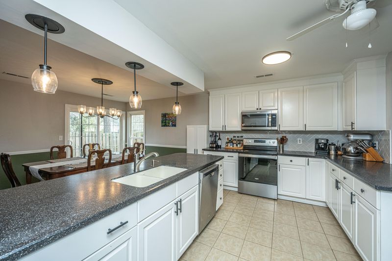 100 Chownings Ln, Goose Creek, SC 29445