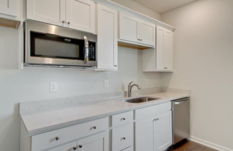 64 Red Bluff St, Summerville, SC 29483
