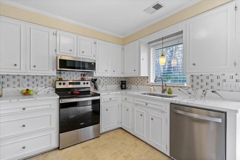 121 Land O Pines Cir, Moncks Corner, SC 29461