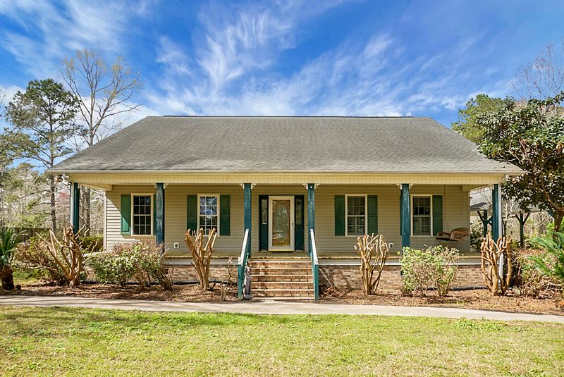 215 Saddle Ln, Summerville, SC 29483