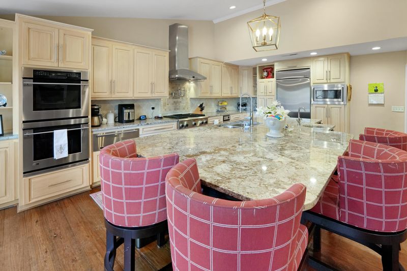 1163 Farm Quarter Rd, Mount Pleasant, SC 29464