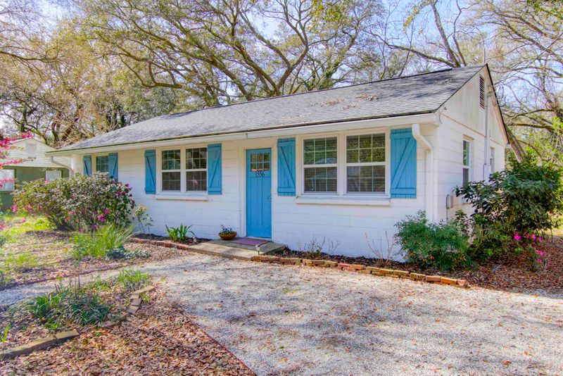 1556 Traywick Ave, Johns Island, SC 29455