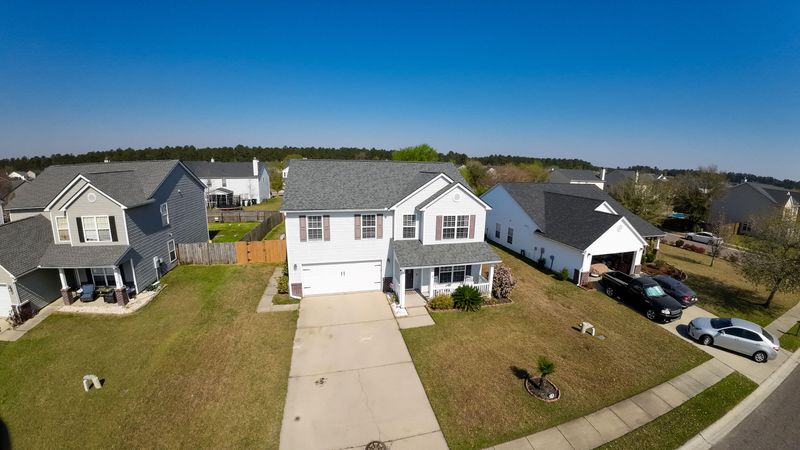 560 Holiday Dr, Summerville, SC 29483