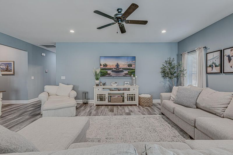 210 Lois Cir, Moncks Corner, SC 29461