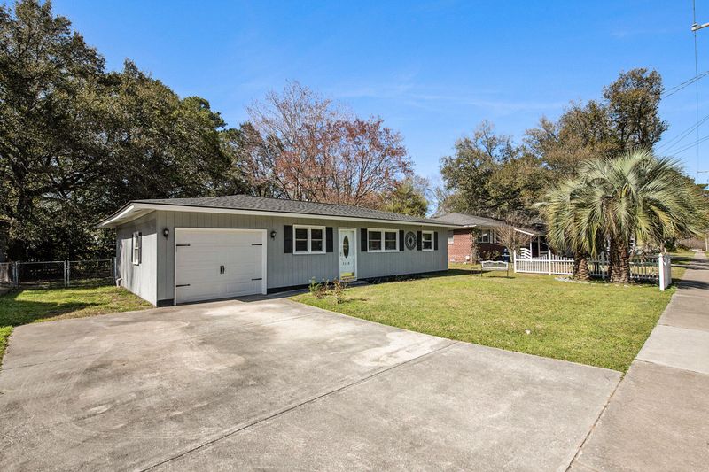 1118 Yeamans Hall Rd, Hanahan, SC 29410