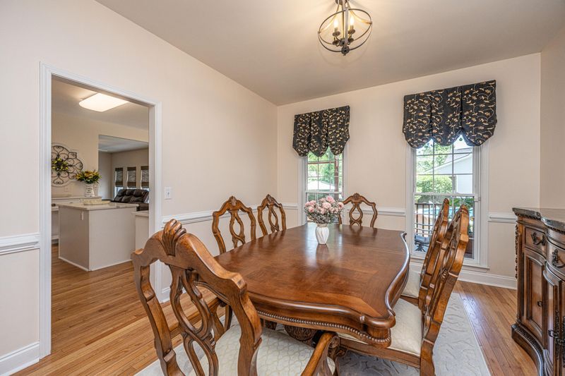 8300 Tyrian Pa, North Charleston, SC 29418