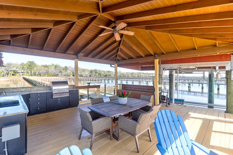 633 Barbados Dr, Charleston, SC 29492