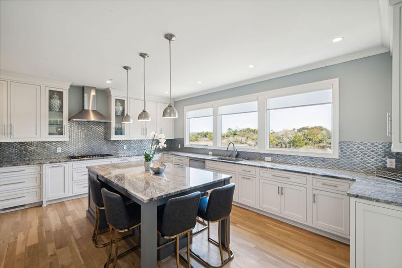 10 Seagrass Ln, Isle Of Palms, SC 29451