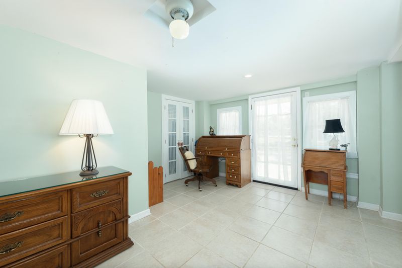 345 Lake Moultrie Dr, Bonneau, SC 29431