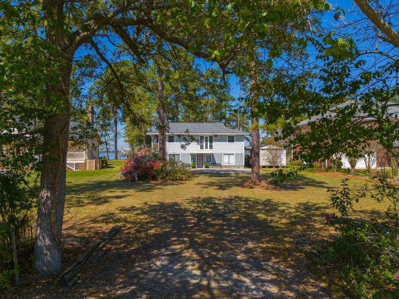 345 Lake Moultrie Dr, Bonneau, SC 29431