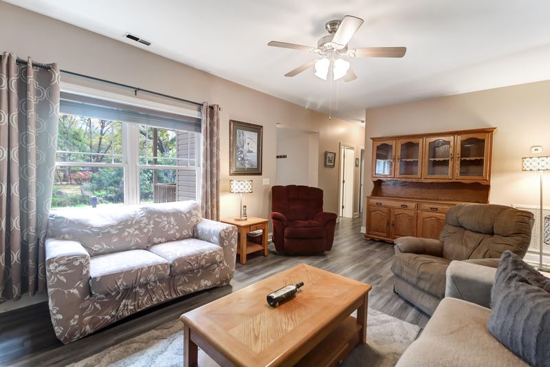 943 Dill Ave, Charleston, SC 29412