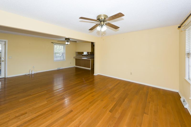 208 Middleton Dr, Goose Creek, SC 29445