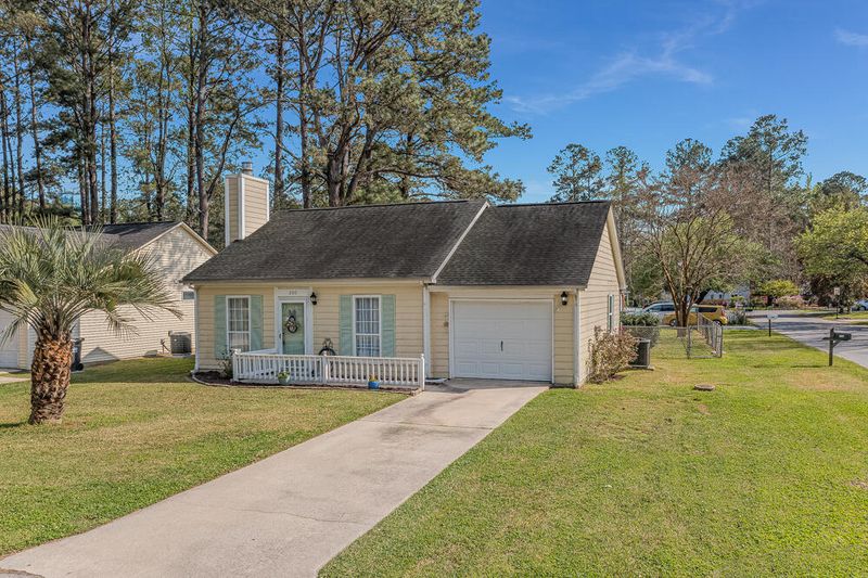 200 Corsair St, Summerville, SC 29483