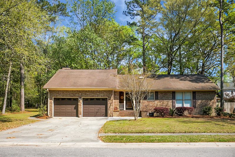 160 Hickory Trace Dr, Goose Creek, SC 29445
