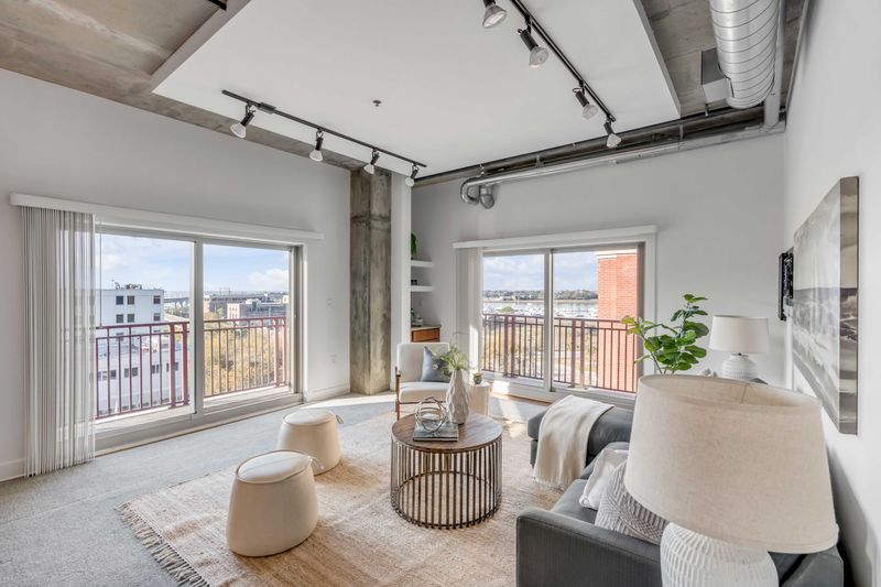 150 Bee St #718, Charleston, SC 29401