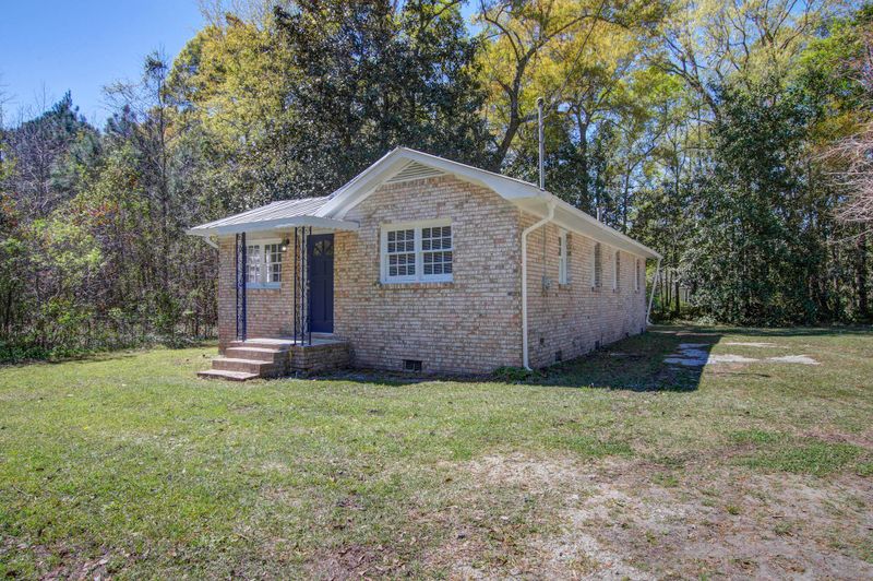 213 S Live Oak Dr, Moncks Corner, SC 29461