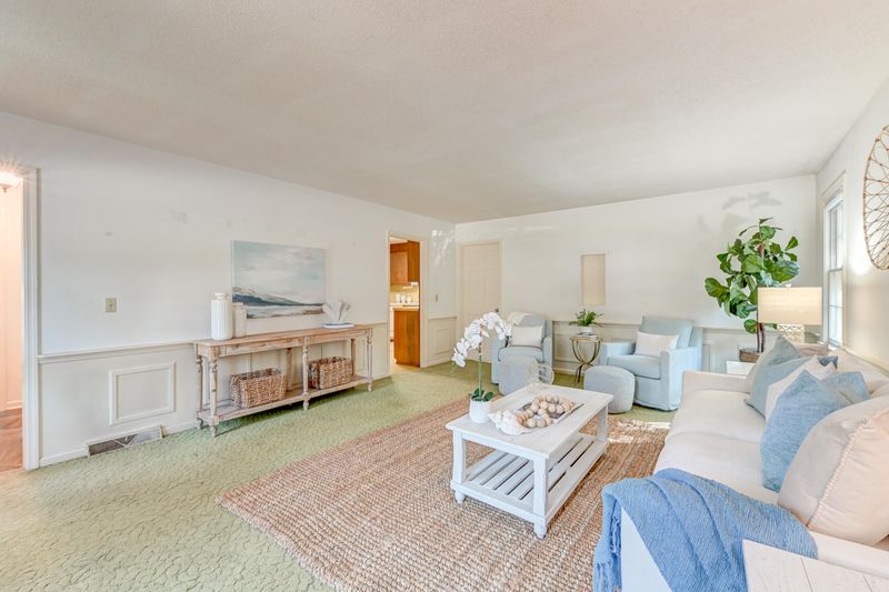 30 St Augustine Dr, Charleston, SC 29407