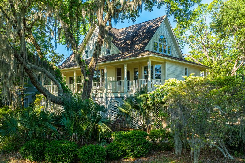 1557 Regimental Ln, Johns Island, SC 29455