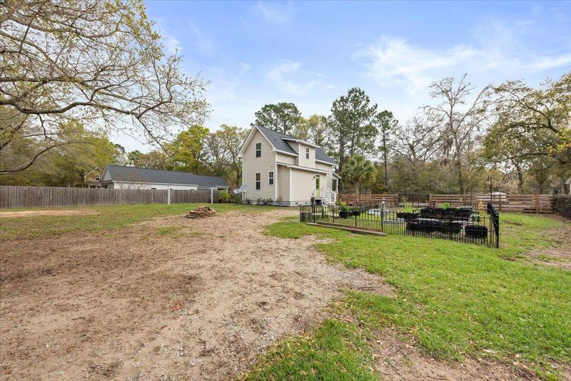 915 Ralph Nesbit Rd, Awendaw, SC 29429