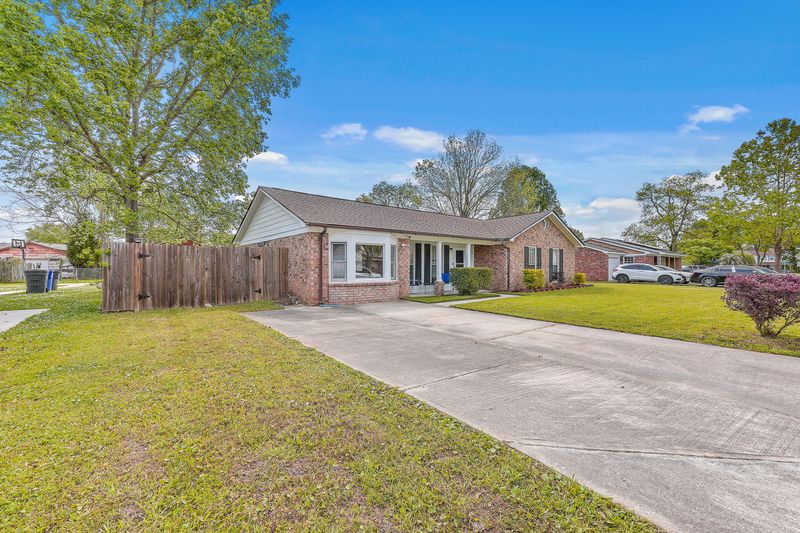 5023 Foxwood Dr, North Charleston, SC 29418