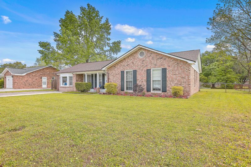 5023 Foxwood Dr, North Charleston, SC 29418