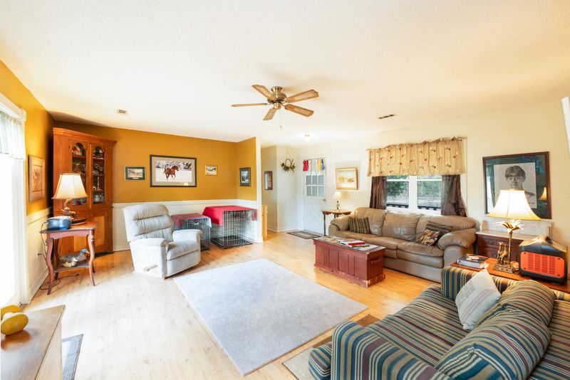 6070 Sc 165, Ravenel, SC 29470
