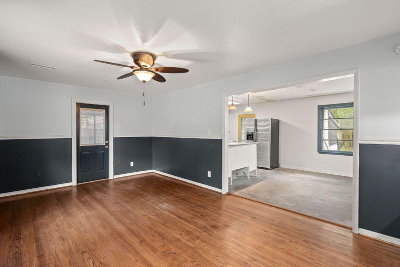 1211 Hawthorne Cir, Hanahan, SC 29410