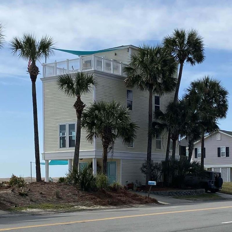 304 Palmetto Blvd, Edisto Island, SC 29438