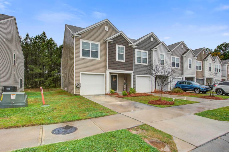 137 Gaura Ln, Summerville, SC 29483