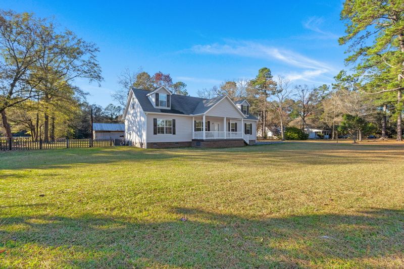 173 E Meadow Dr, Ridgeville, SC 29472