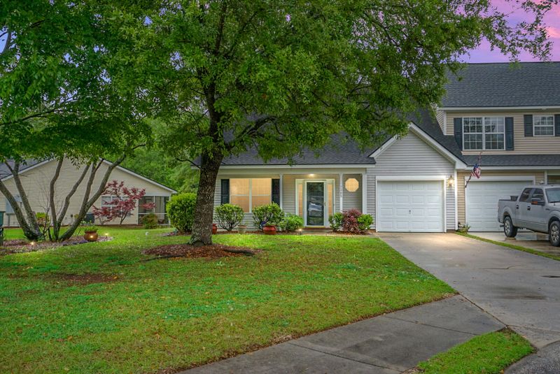 7305 Suncatcher Dr, Hanahan, SC 29410