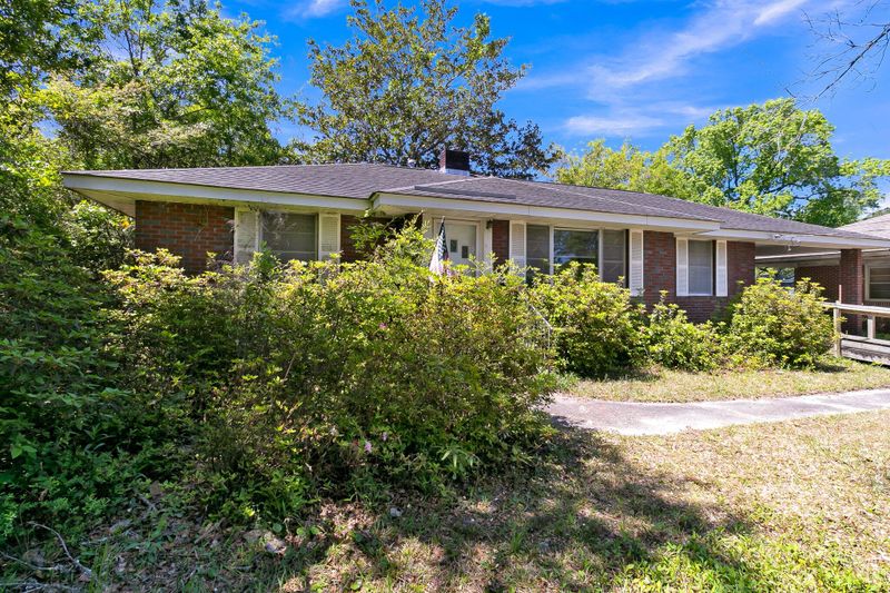 5725 Oleander Dr, Hanahan, SC 29410