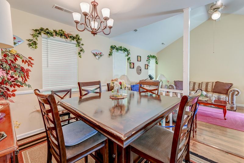310 Violet Dr, Summerville, SC 29483