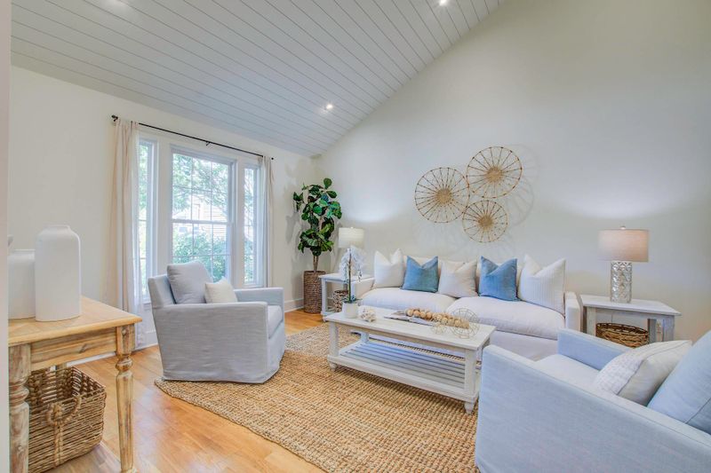 1376 Downsberry Dr, Mount Pleasant, SC 29466