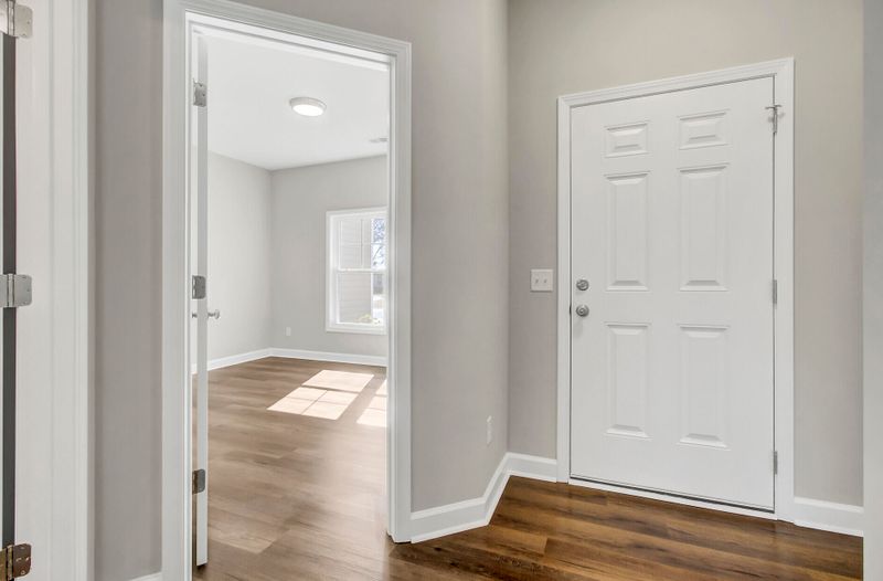 106 Swan Dr, Summerville, SC 29485