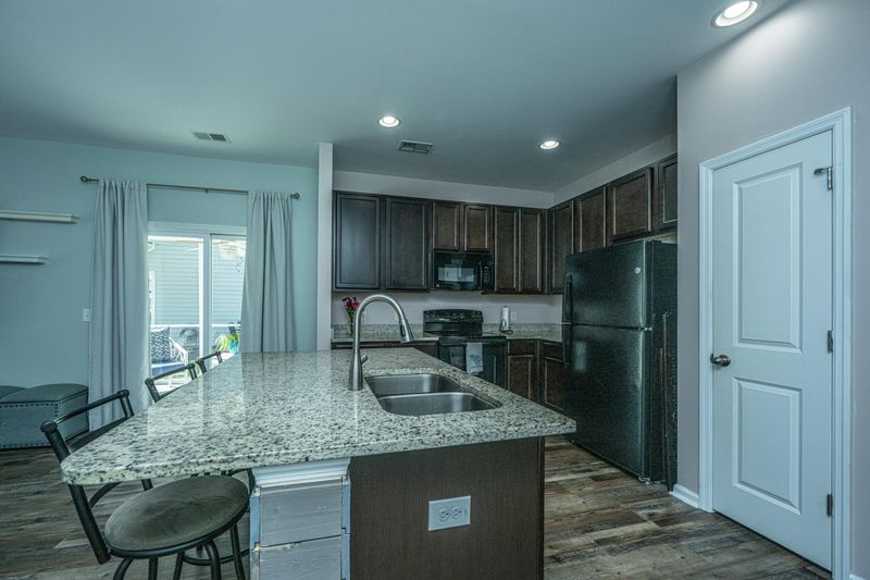 415 Hemingway Cir, Summerville, SC 29483