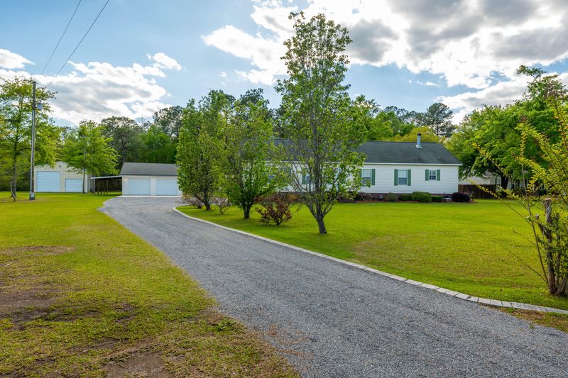 210 Shoreline Ln, Moncks Corner, SC 29461