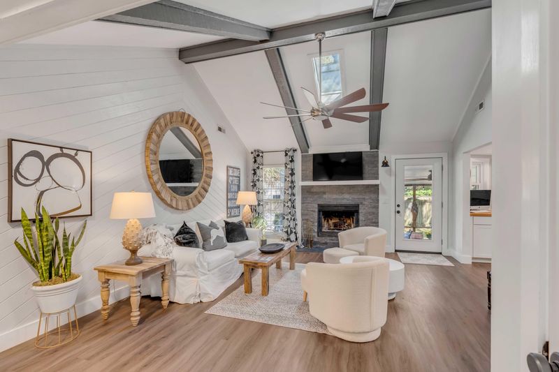 1189 Main Canal Dr, Mount Pleasant, SC 29464