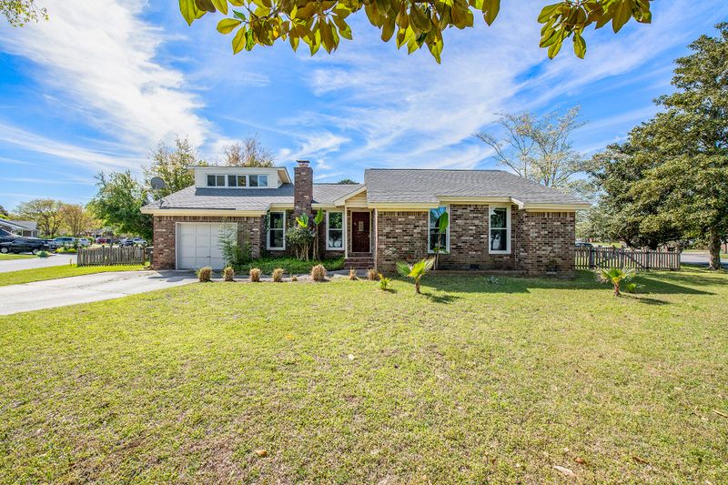 1164 Main Canal Dr, Mount Pleasant, SC 29464