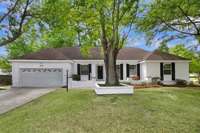 44 Lighthouse Dr, Goose Creek, SC 29445